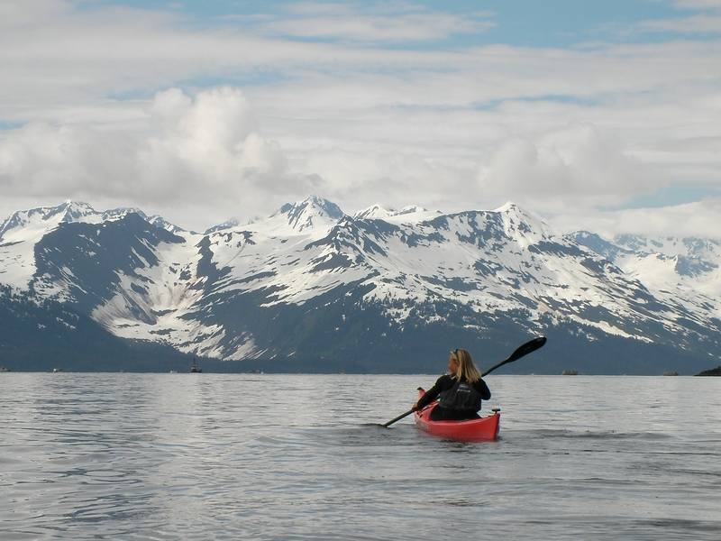 Paysage de l'île de kodiak. Kayak et Anne Brétéché.