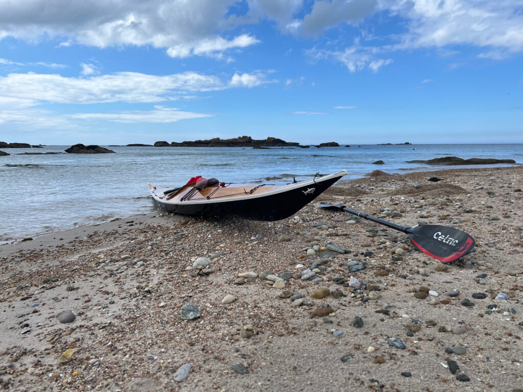 Mon Malaouig sur une plage près de Trébeurden